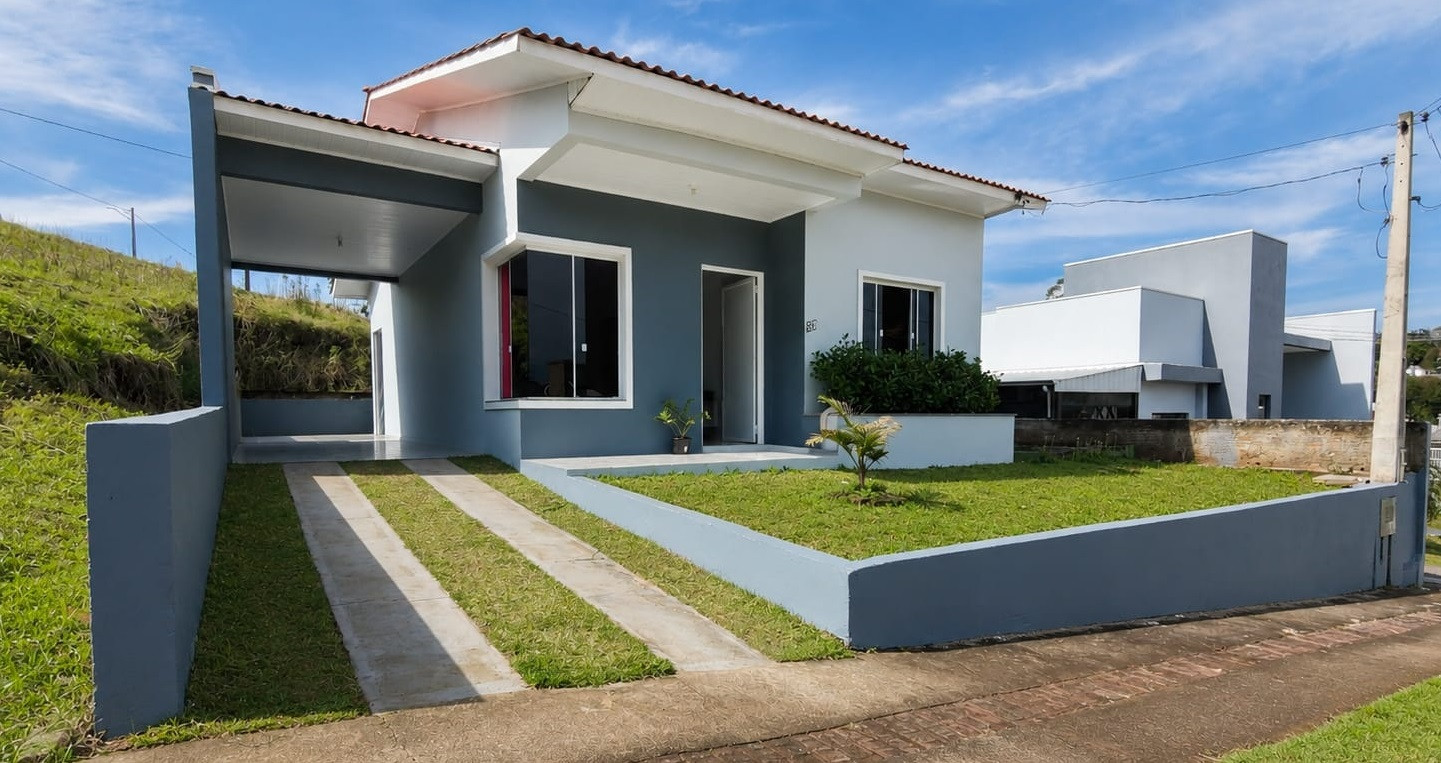 Casa à venda (parte baixa Loteamento)